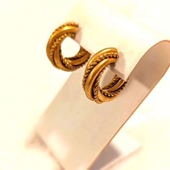 Vintage Elegant Goldtone Textured Hoop Pierced Earrings - Picture 3 of 5